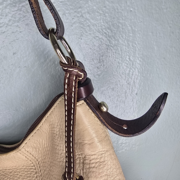 Dooney &handles! Hobo Cream Leather Hand or Shoulder Purse Adjustable Strap - Picture 4 of 15
